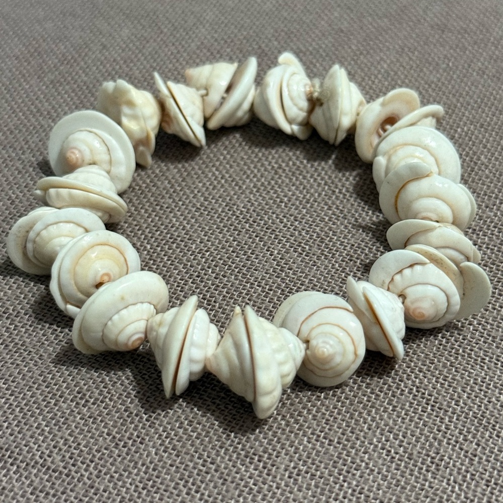 Elegant Cream Shell Bracelet